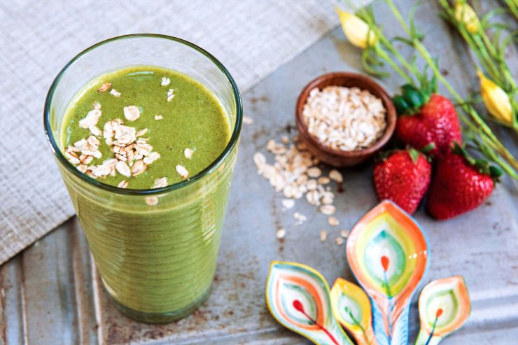 新聞照片五：冬天健康生活預備起！Nutribullet 3款年末應景飲品，超簡單步驟，健康生活起步走！草莓香蕉燕麥奶昔，解救你的報復性飲食