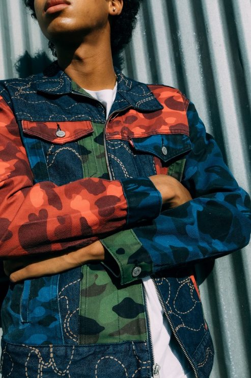 Levi’s® x BAPE®拉鍊式丹寧夾克外套特製款於西門町旗艦店獨售NTD. 9,699、同款襯衫於高雄堀江旗艦店獨售NTD. 8,199