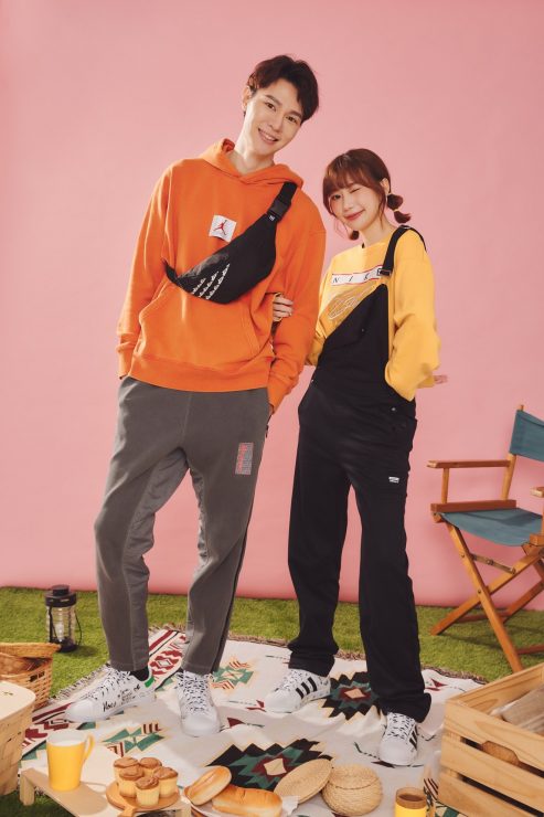 初二到親友家拜年時，不妨選擇摩曼頓暖色系造型提升好感度。