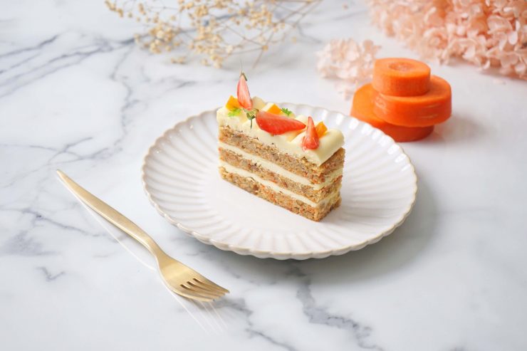 03 「美式經典胡蘿蔔蛋糕」帶有濃郁肉桂香氣，是一款即使抗拒胡蘿蔔的顧客也能盡情享用之美式甜品。