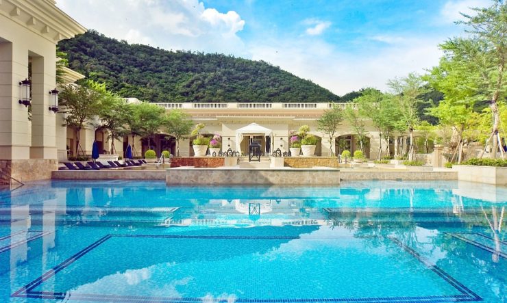 以親水為主軸規畫的室外水區，結合天然蘇澳溫泉及冷泉設置的溫泉池、冷泉池、親子戲水池，供您盡情戲水