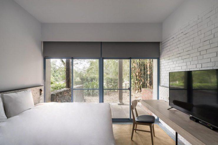 四人同遊絕佳選擇，使用具溫暖感受的木地板為建材，讓臥室更具溫馨感