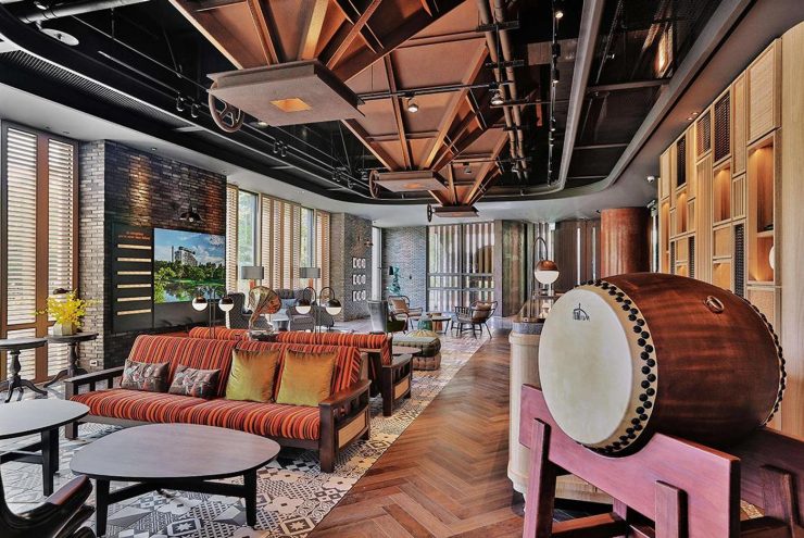 捷絲旅台南十鼓館結合台南文化古都與過去糖廠的特色，將傳統元素重新演繹