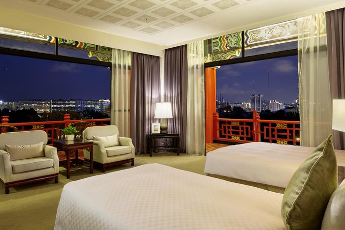 搭配古色古香的建築，讓人更沉浸於歷史氛圍中