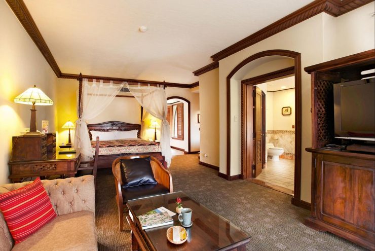 歐式貴族華麗的空間，寬敞獨立客廳、臥室與一套半的衛浴空間。