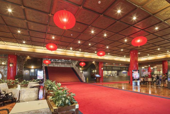 踏入大廳即可感受到濃厚的歷史底蘊，傳統卻不陳舊的設計，每一個細節都能感受到經典的東方古典美學